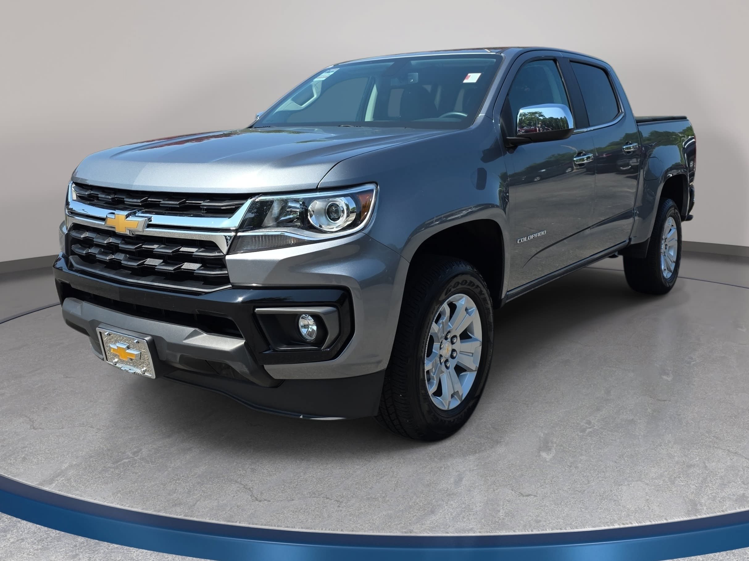 Used 2022 Chevrolet Colorado LT w/ Luxury Package RWD image 1