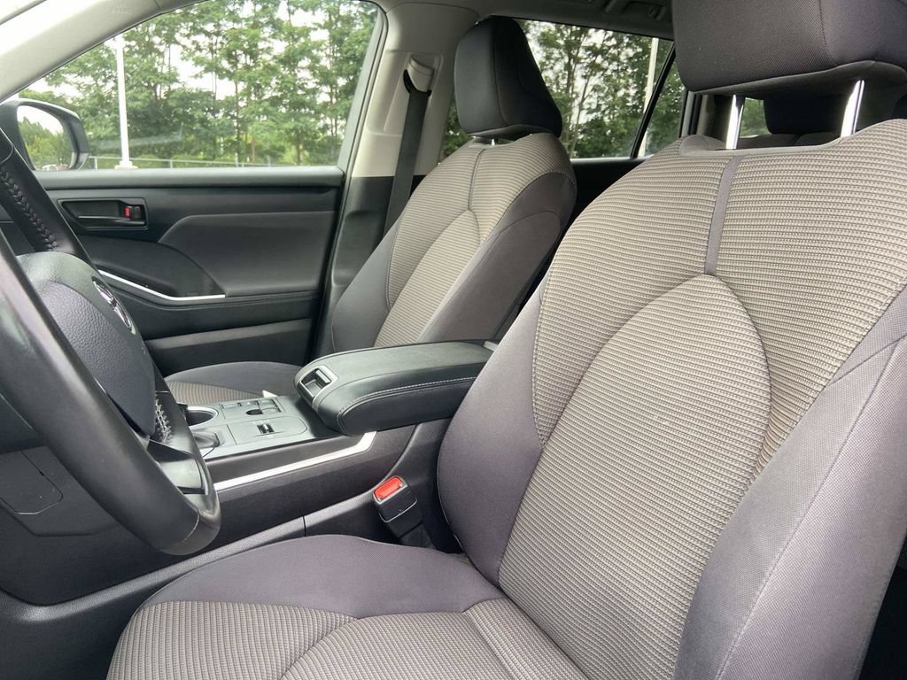 Used 2023 Toyota Highlander LE FWD image 26