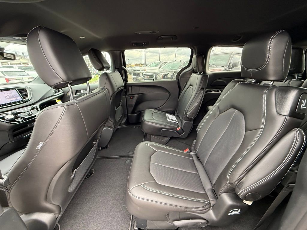 New 2026 Chrysler Voyager LX FWD image 23
