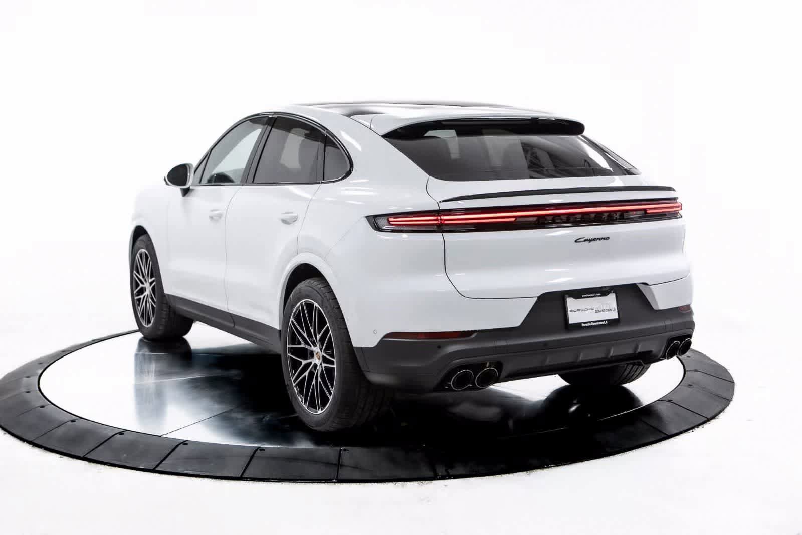 Certified 2025 Porsche Cayenne Coupe image 3