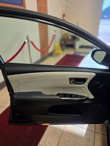 Used 2015 Toyota Avalon Limited w/ Technology Package FWD image 9