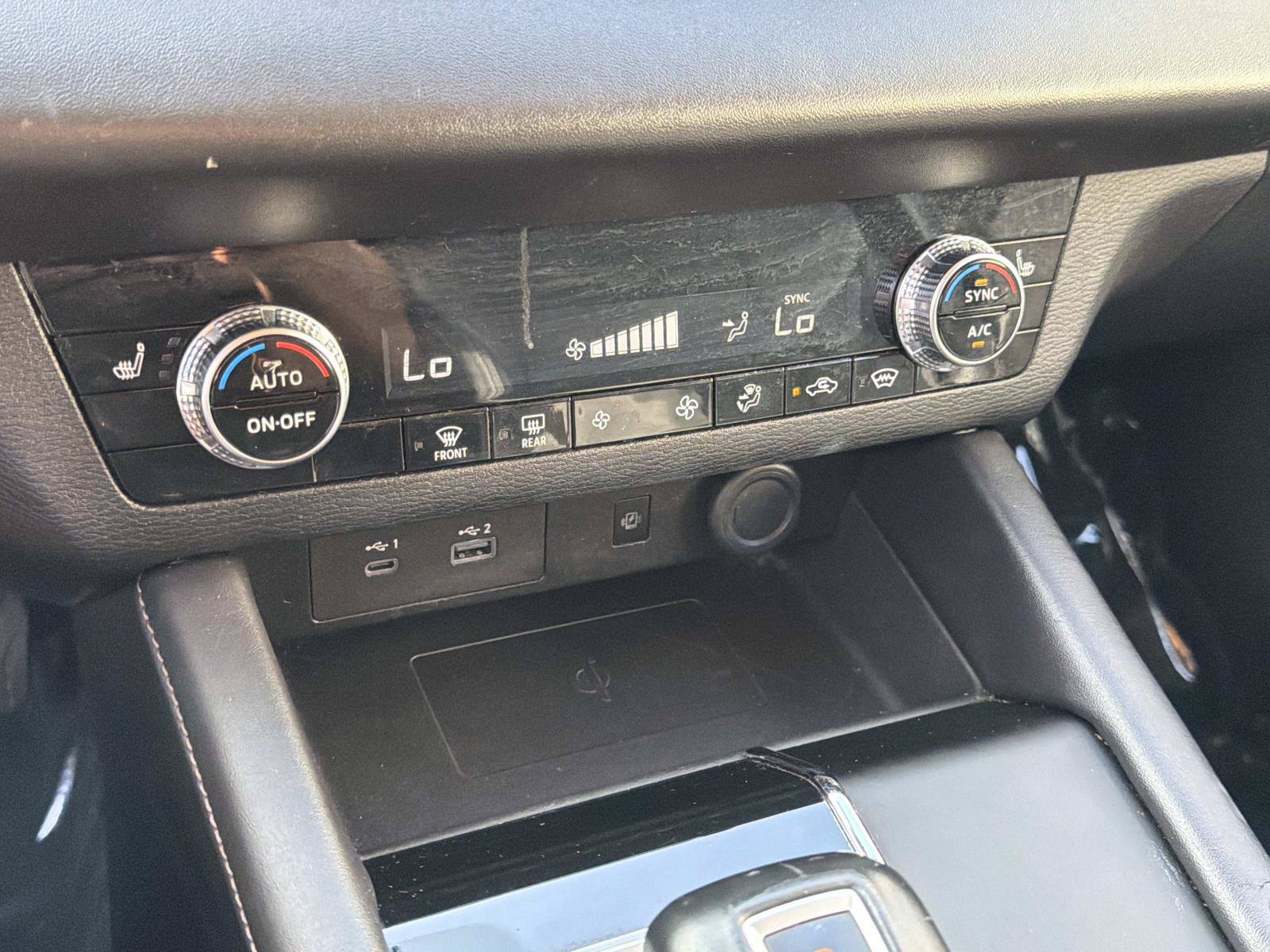 Used 2024 Mitsubishi Outlander AWD image 27