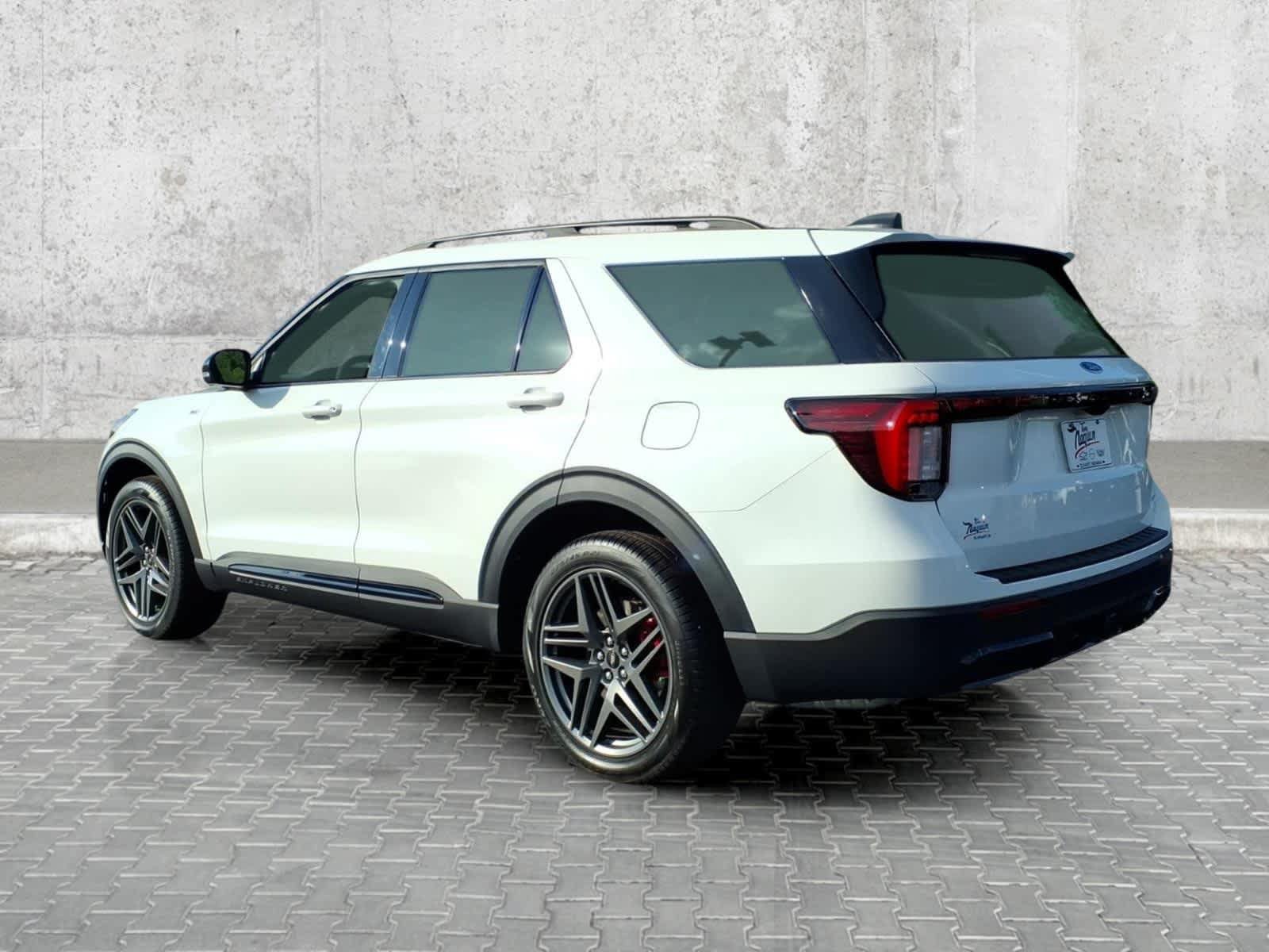 Used 2025 Ford Explorer ST-Line w/ ST-Line Street Pack AWD/4WD image 10