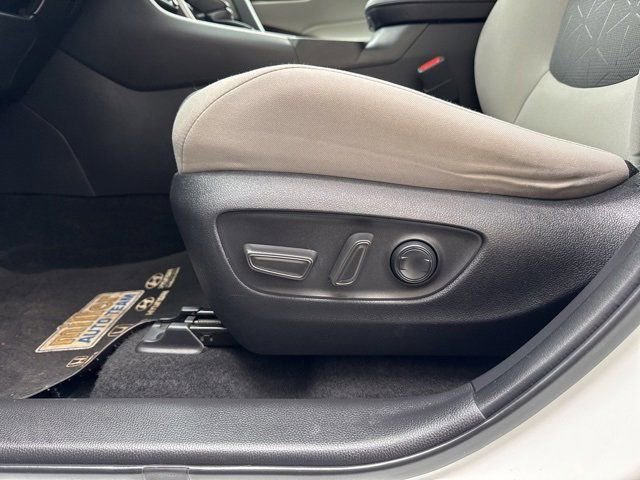 Used 2022 Toyota RAV4 XLE image 16