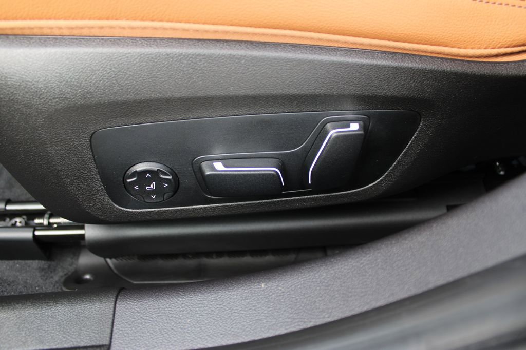 New 2026 BMW 330i xDrive Sedan w/ M Sport Package image 28