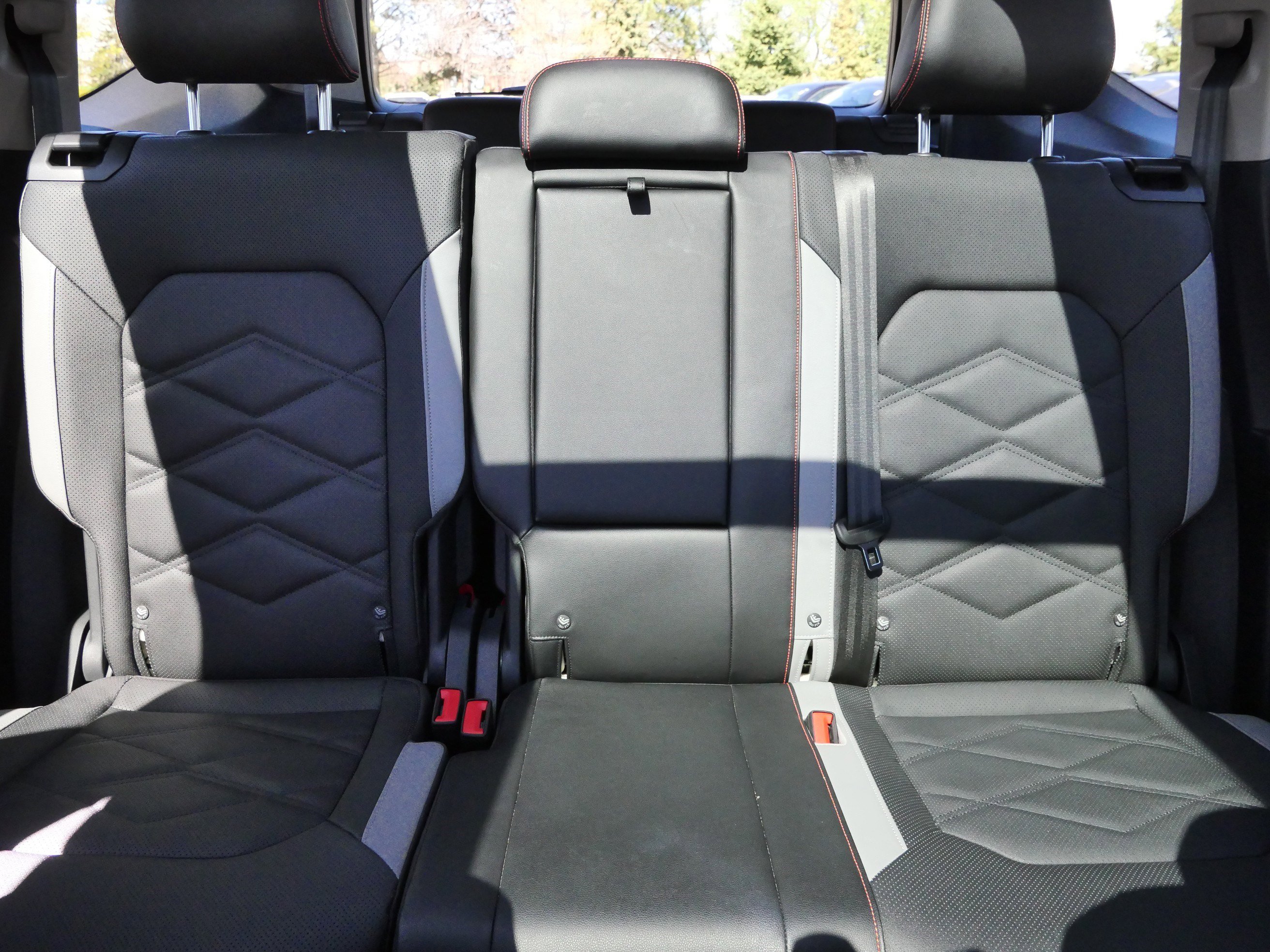 Certified 2025 Volkswagen Atlas Peak Edition SE AWD/4WD image 13