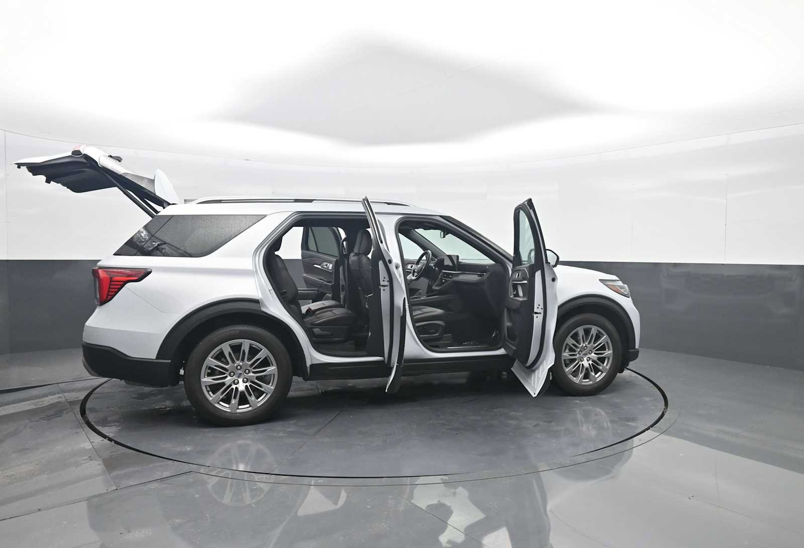 Used 2025 Ford Explorer Platinum RWD image 47