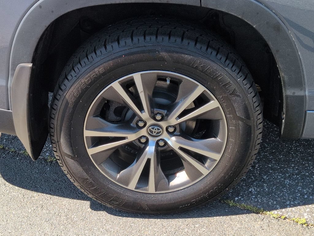 Used 2017 Toyota Highlander Plus AWD/4WD image 28
