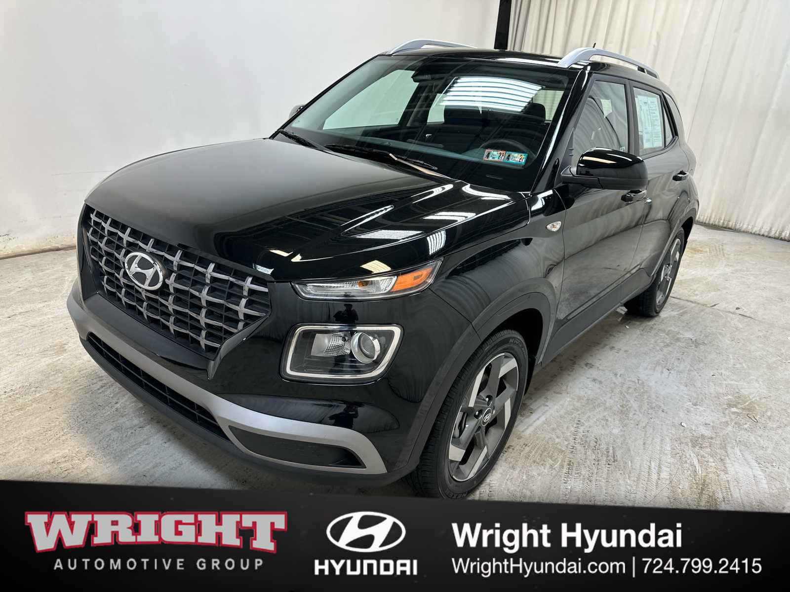 Certified 2025 Hyundai Venue SEL FWD image 3