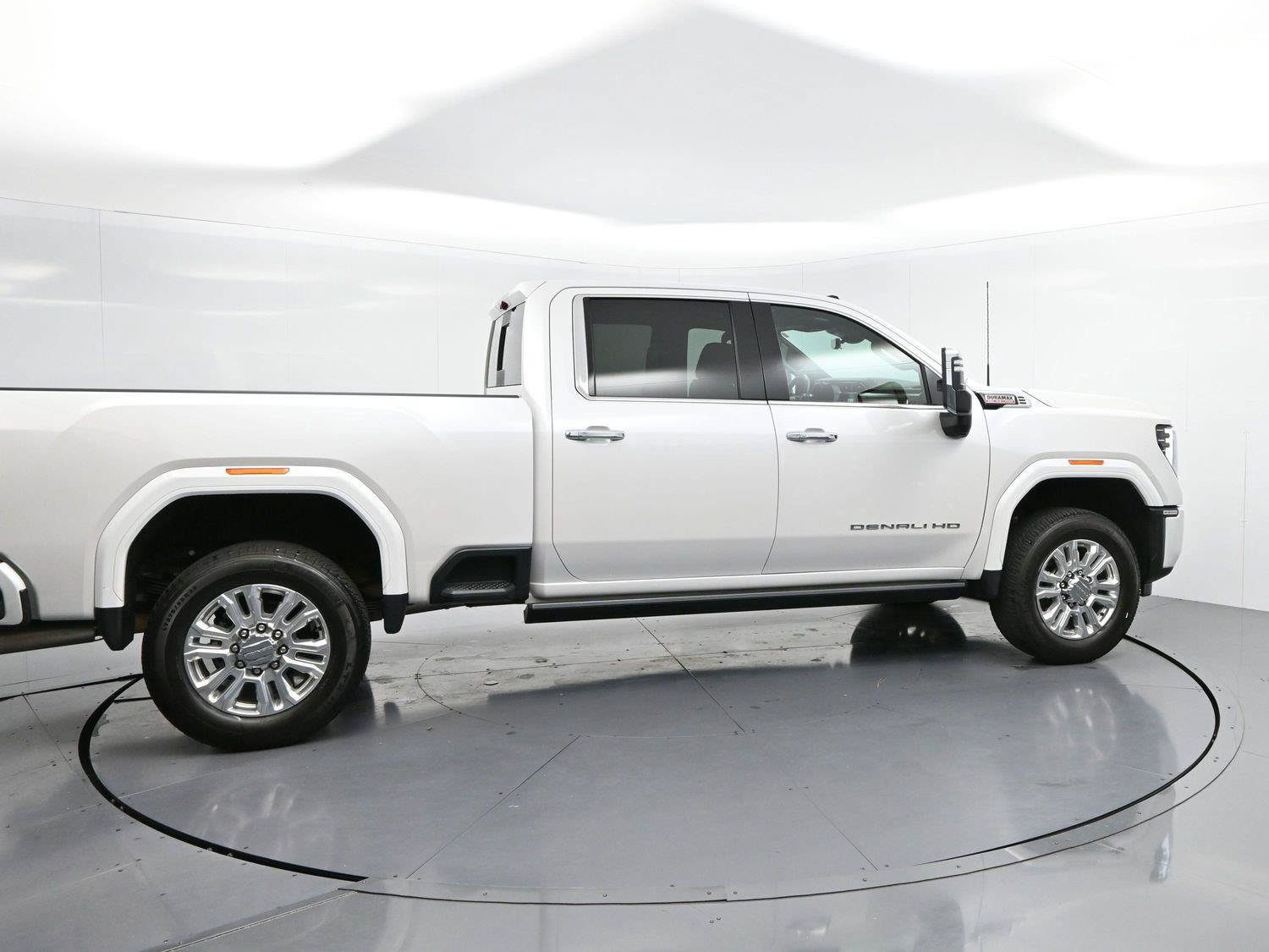 Used 2025 GMC Sierra 2500 Denali w/ Denali Reserve Package AWD/4WD image 8