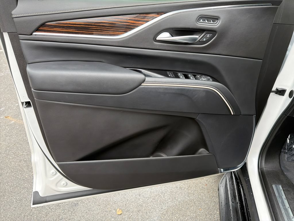 Certified 2024 Cadillac Escalade Premium Luxury AWD/4WD image 4