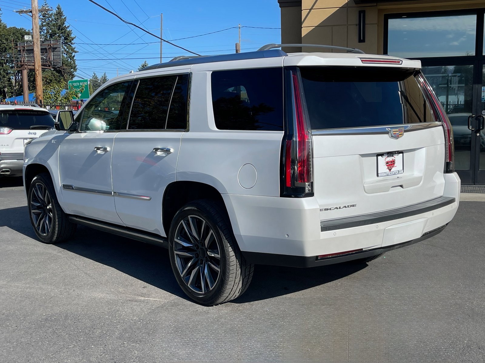 Used 2017 Cadillac Escalade Premium Luxury image 5