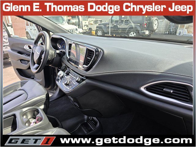 Certified 2023 Chrysler Pacifica Touring-L w/ S Appearance Package image 34