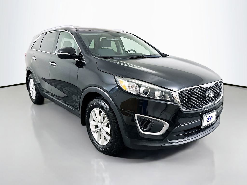 Used 2018 Kia Sorento LX image 3