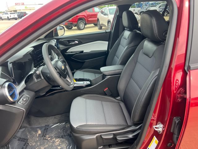 Certified 2025 Chevrolet Trax LT FWD image 12