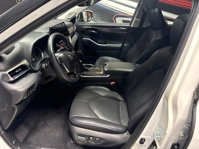 Used 2022 Toyota Highlander Limited AWD/4WD image 5