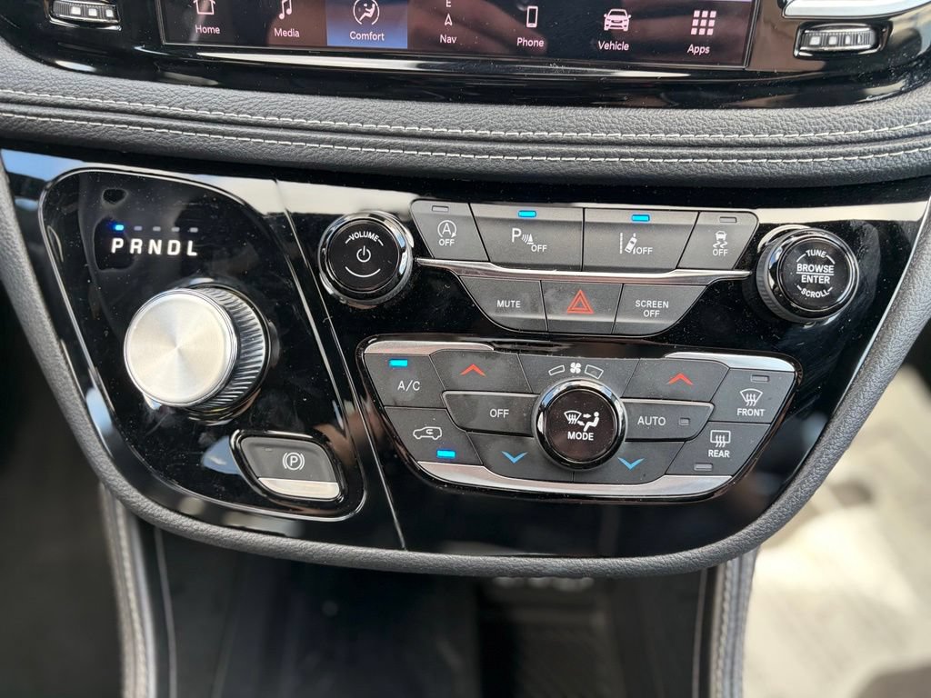 Certified 2025 Chrysler Pacifica Limited FWD image 34