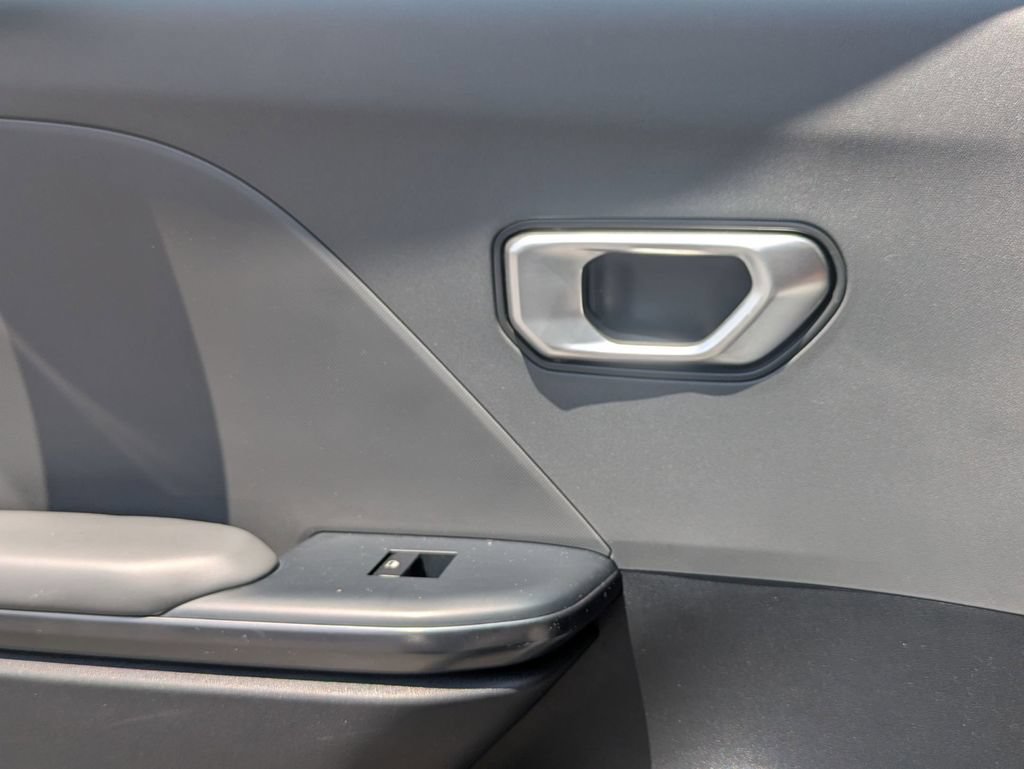 Used 2025 Kia K4 FWD image 25