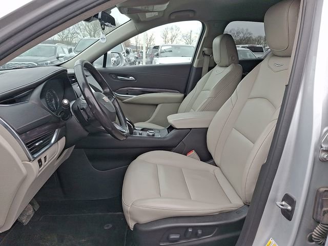 Used 2021 Cadillac XT4 Luxury w/ Trailering Package AWD/4WD image 13