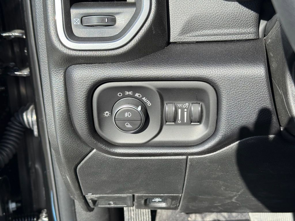 New 2026 RAM 2500 Laramie AWD/4WD image 18