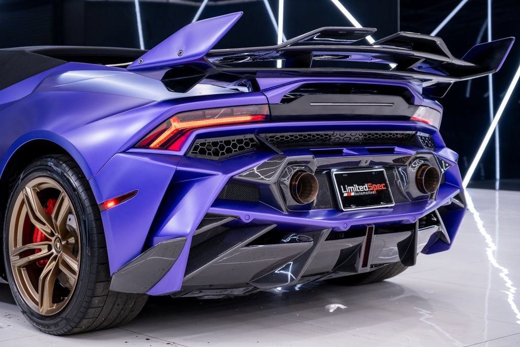 Used 2021 Lamborghini Huracan EVO RWD image 23