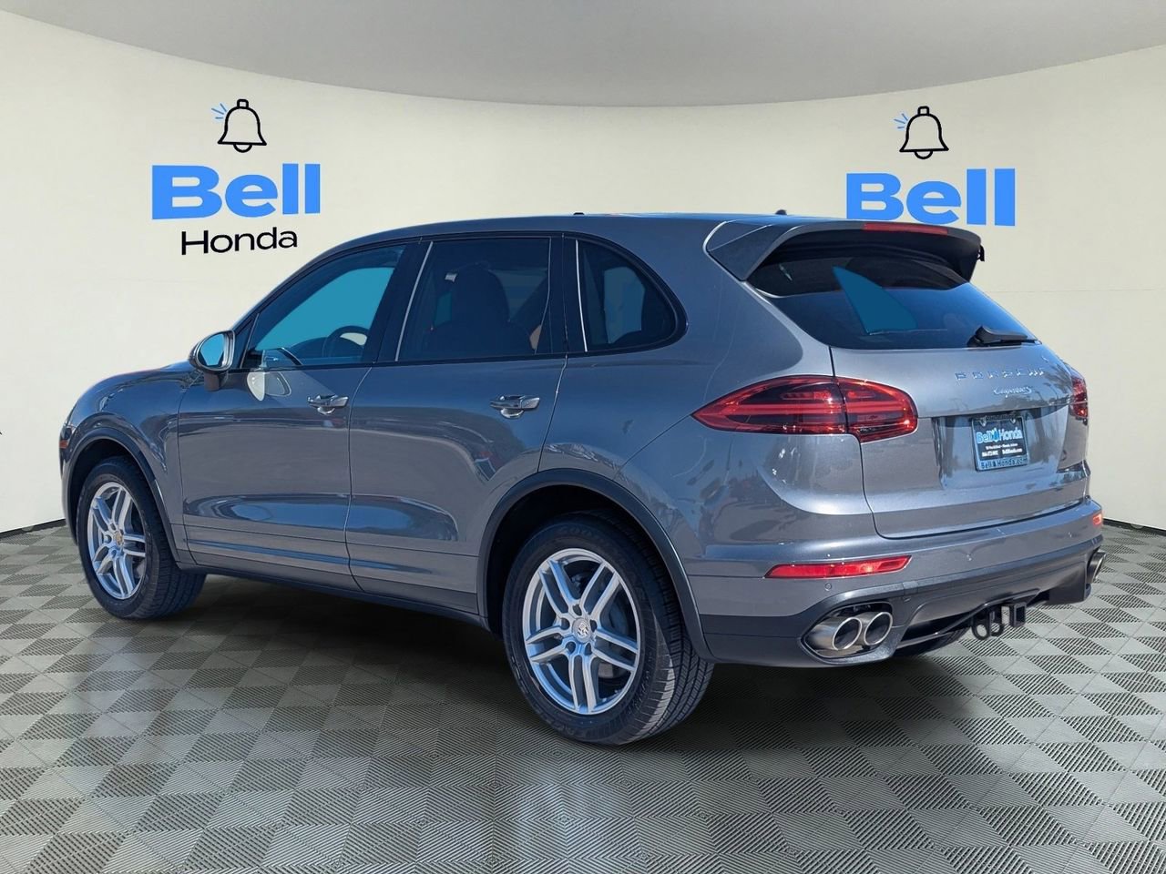 Used 2017 Porsche Cayenne S w/ Premium Package AWD/4WD image 3