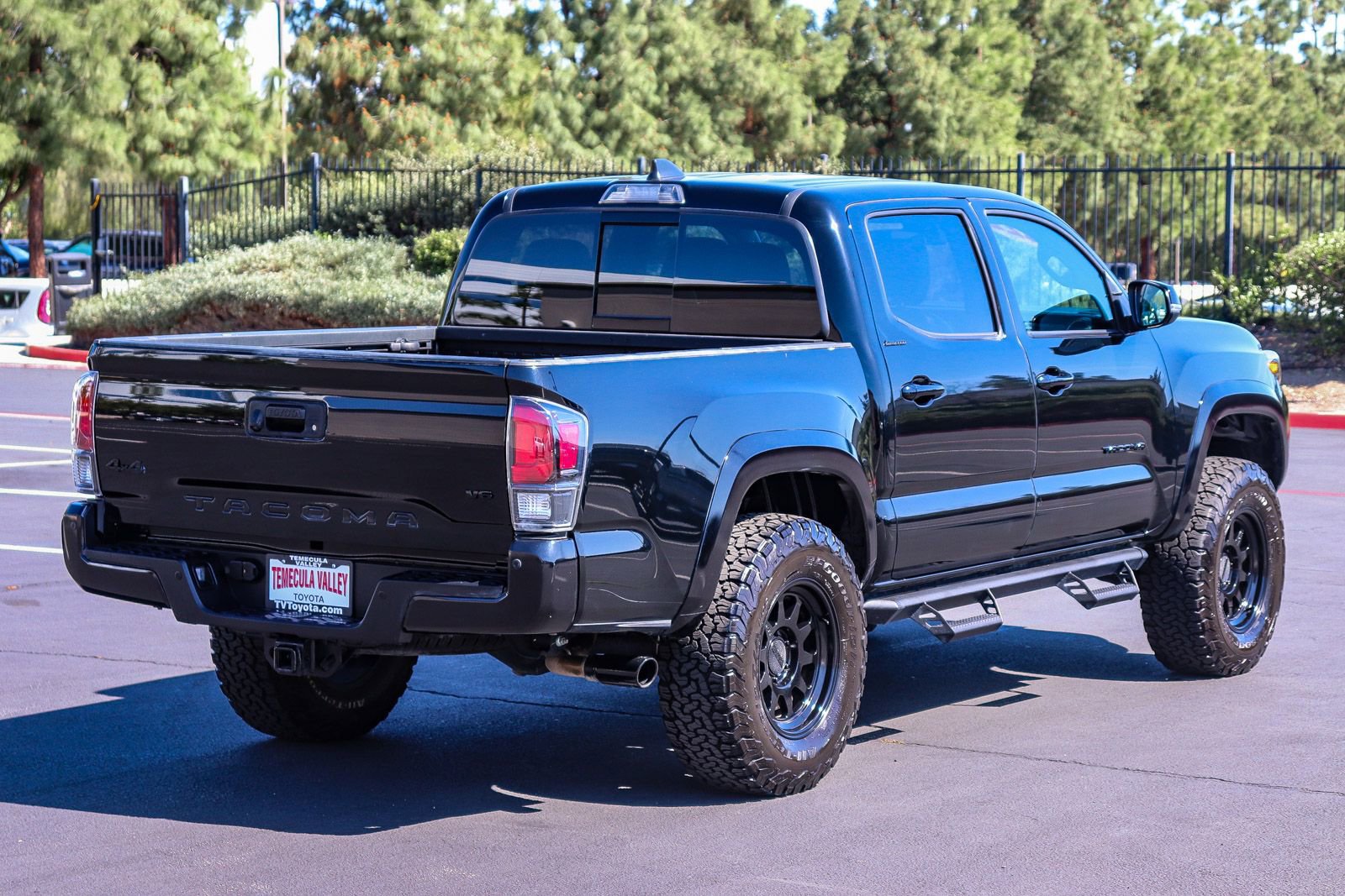 Used 2022 Toyota Tacoma Limited w/ Nightshade Package AWD/4WD image 7
