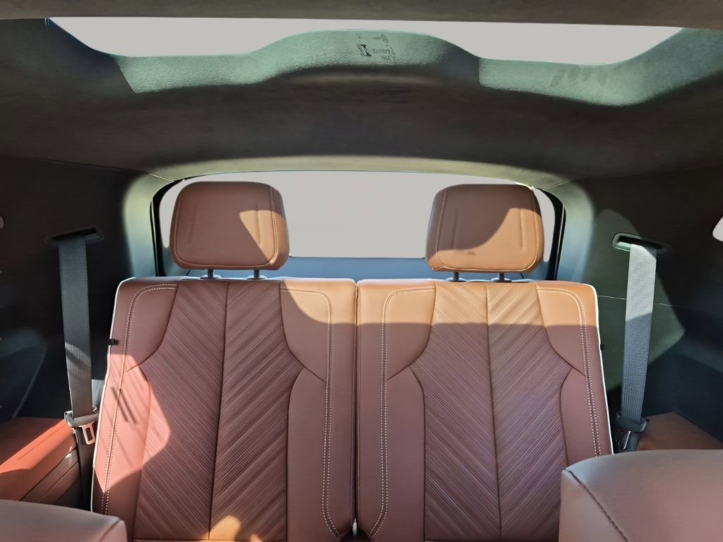 New 2026 Cadillac Vistiq Platinum w/ LPO, Floor Liner Package image 26