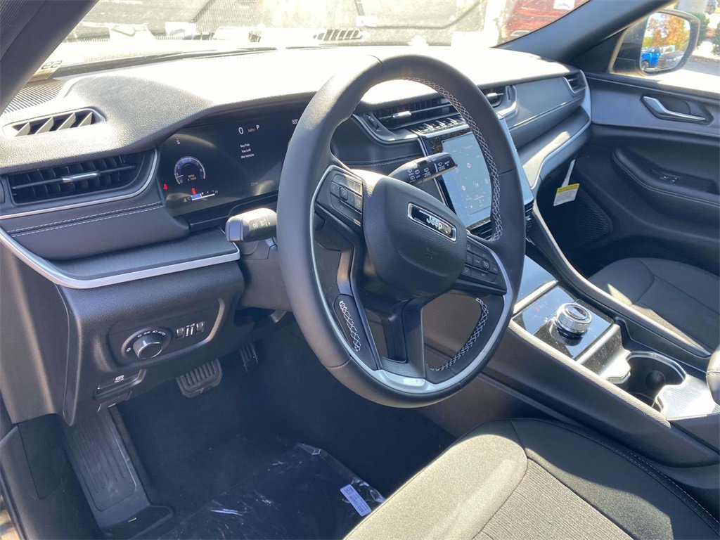 New 2025 Jeep Grand Cherokee L Laredo image 15