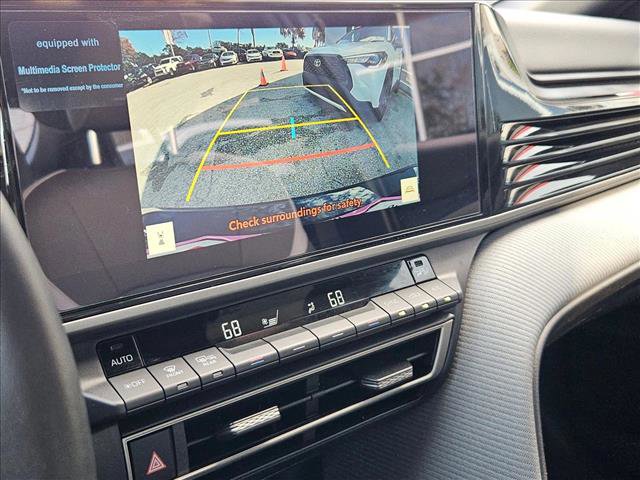 Used 2025 Toyota Camry SE image 13