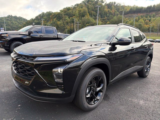 New 2026 Chevrolet Trax LT w/ Sunroof Package FWD image 3