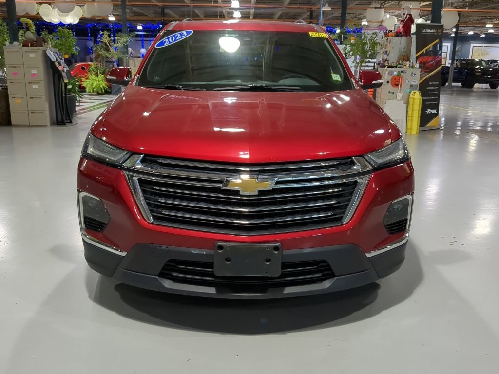 Used 2023 Chevrolet Traverse LT AWD/4WD image 3