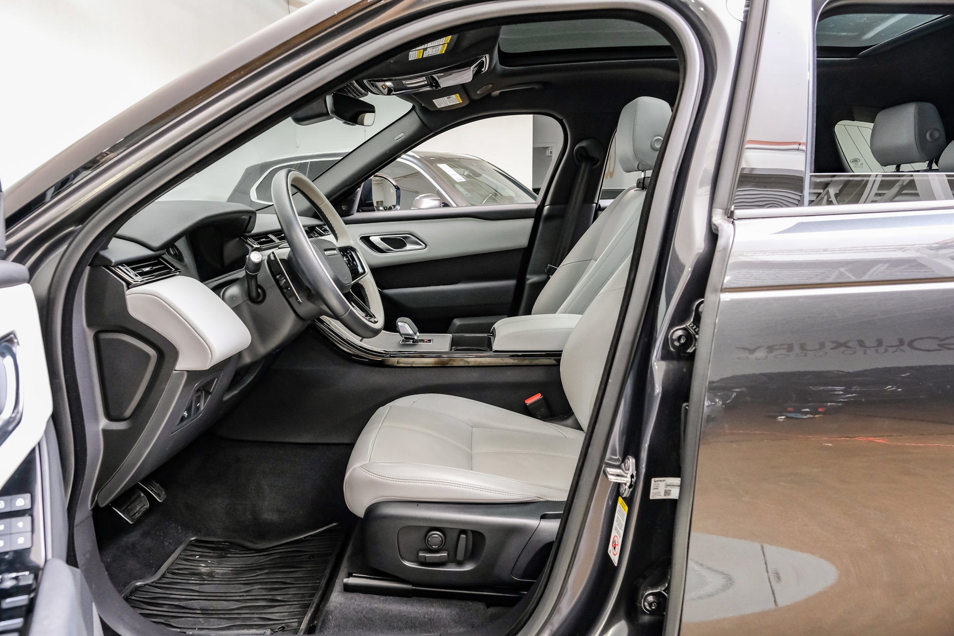 Used 2024 Land Rover Range Rover Velar Dynamic SE AWD/4WD image 4