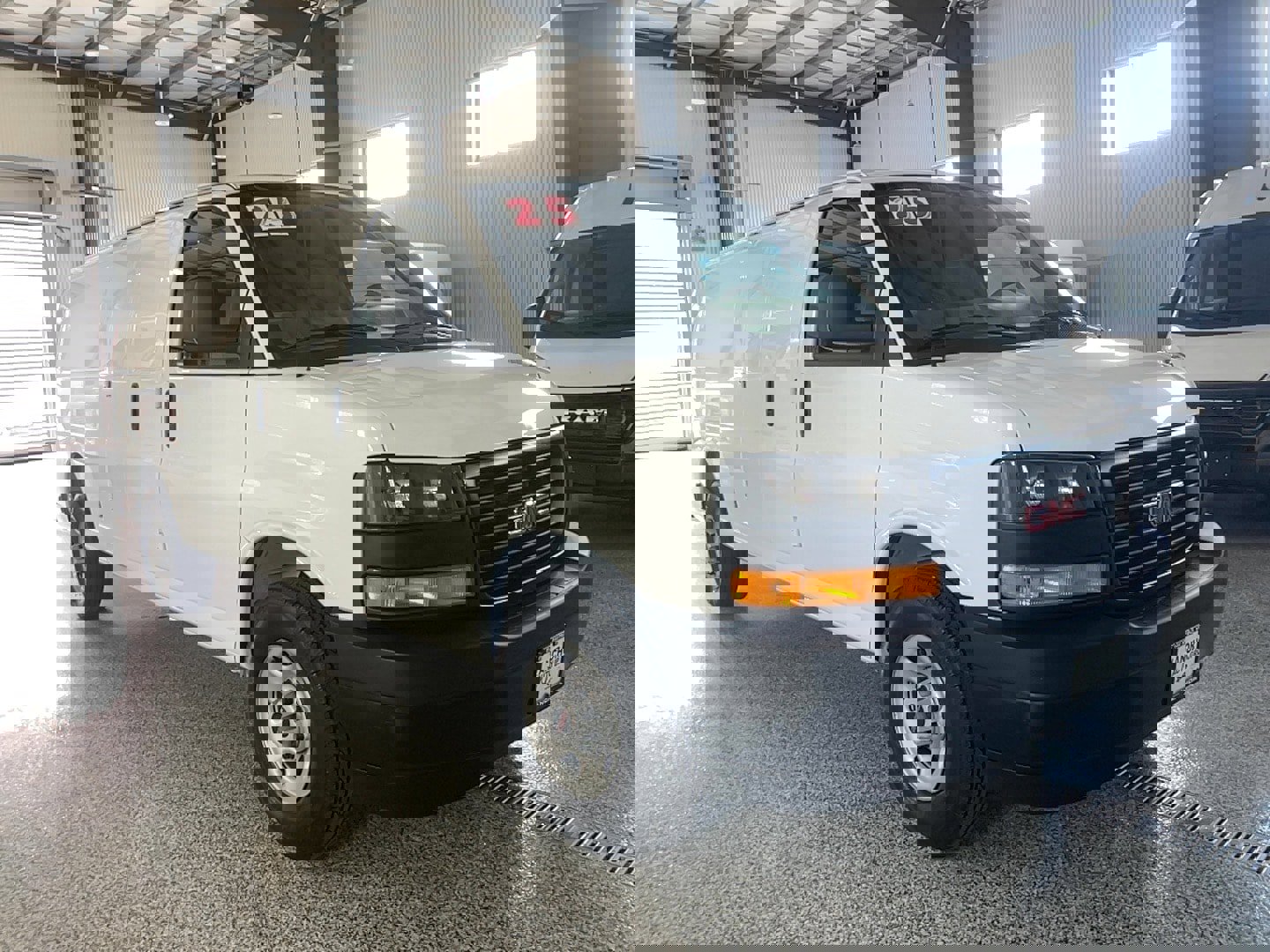 Used 2025 GMC Savana 3500 Extended RWD image 1