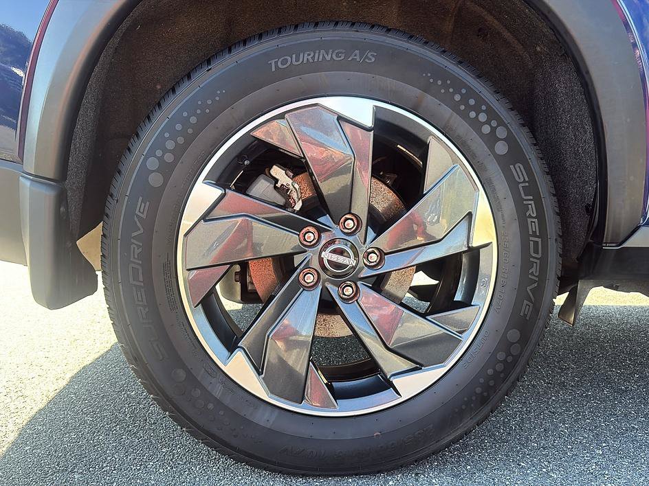 Certified 2025 Nissan Rogue SV AWD/4WD image 11