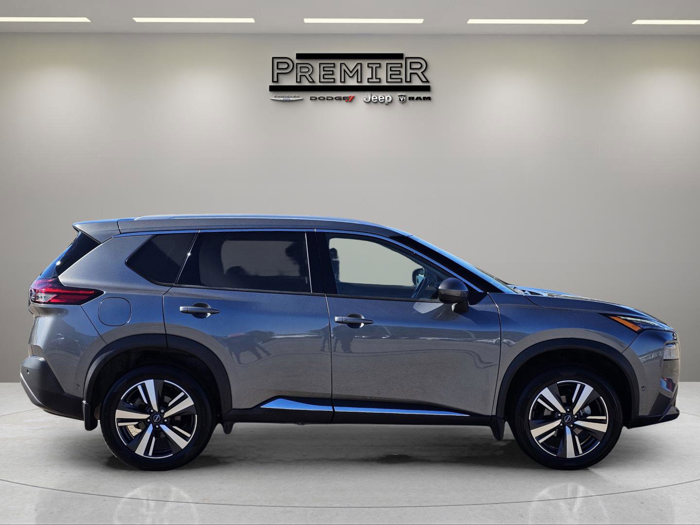 Used 2023 Nissan Rogue SL w/ SL Premium Package image 7