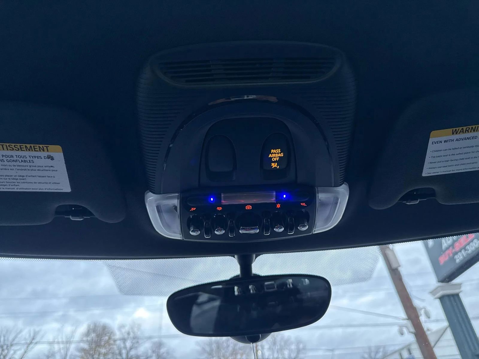 Used 2015 MINI Cooper 4-Door Hardtop image 34