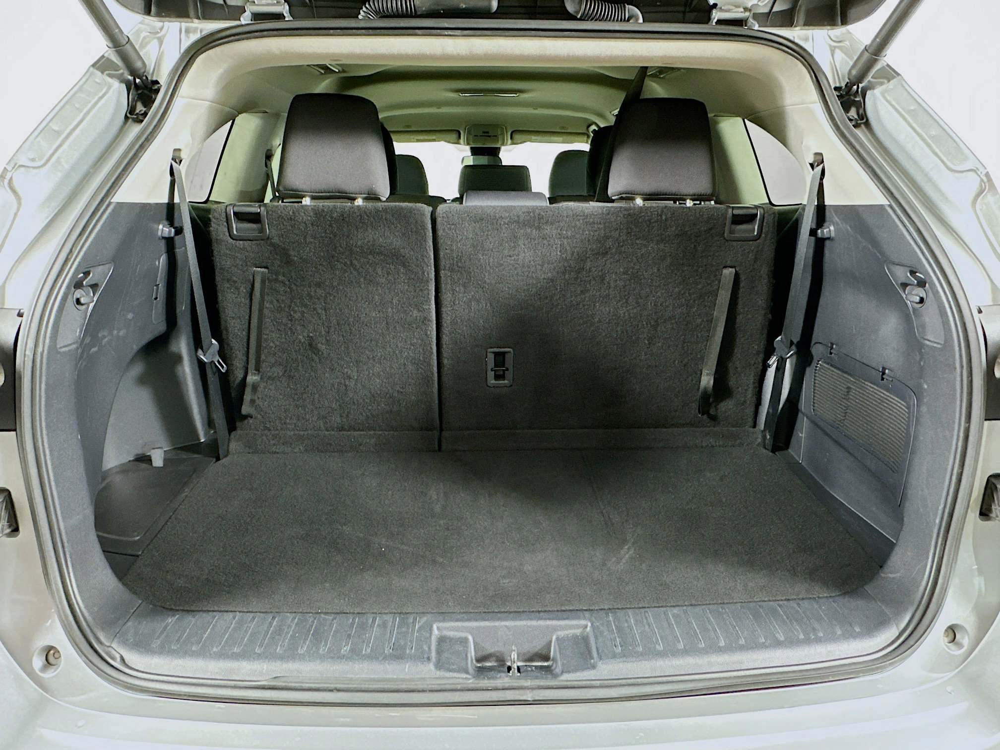 Used 2024 Toyota Highlander LE image 30