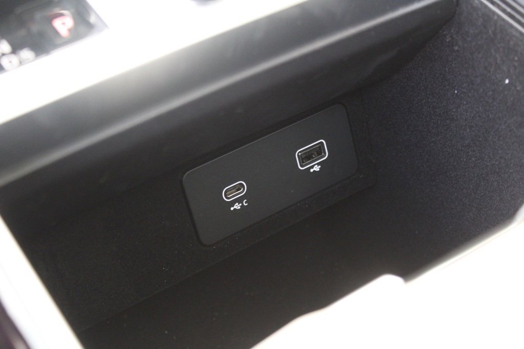 Used 2023 Land Rover Range Rover SE image 33