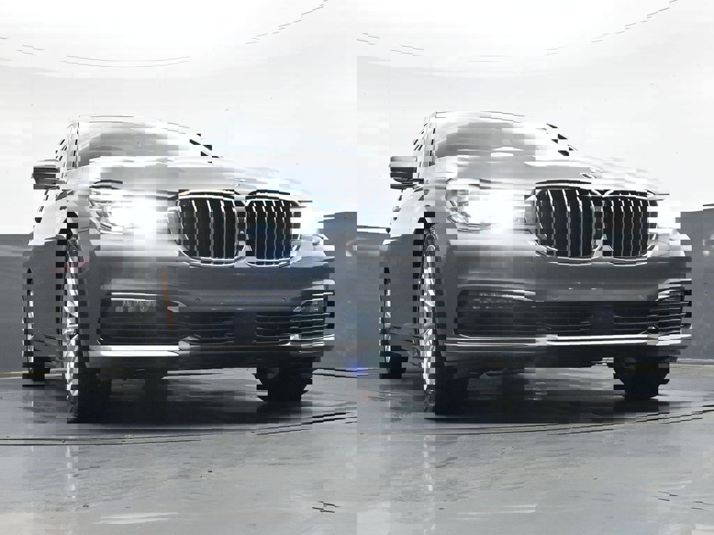 Used 2016 BMW 740i RWD image 40