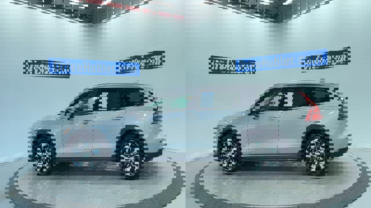 Used 2025 Volvo V60 B5 Cross Country Plus image 4