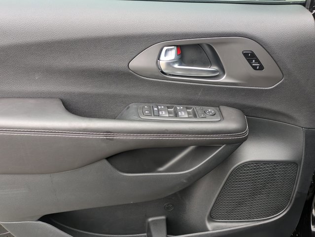 New 2026 Chrysler Pacifica Select image 16