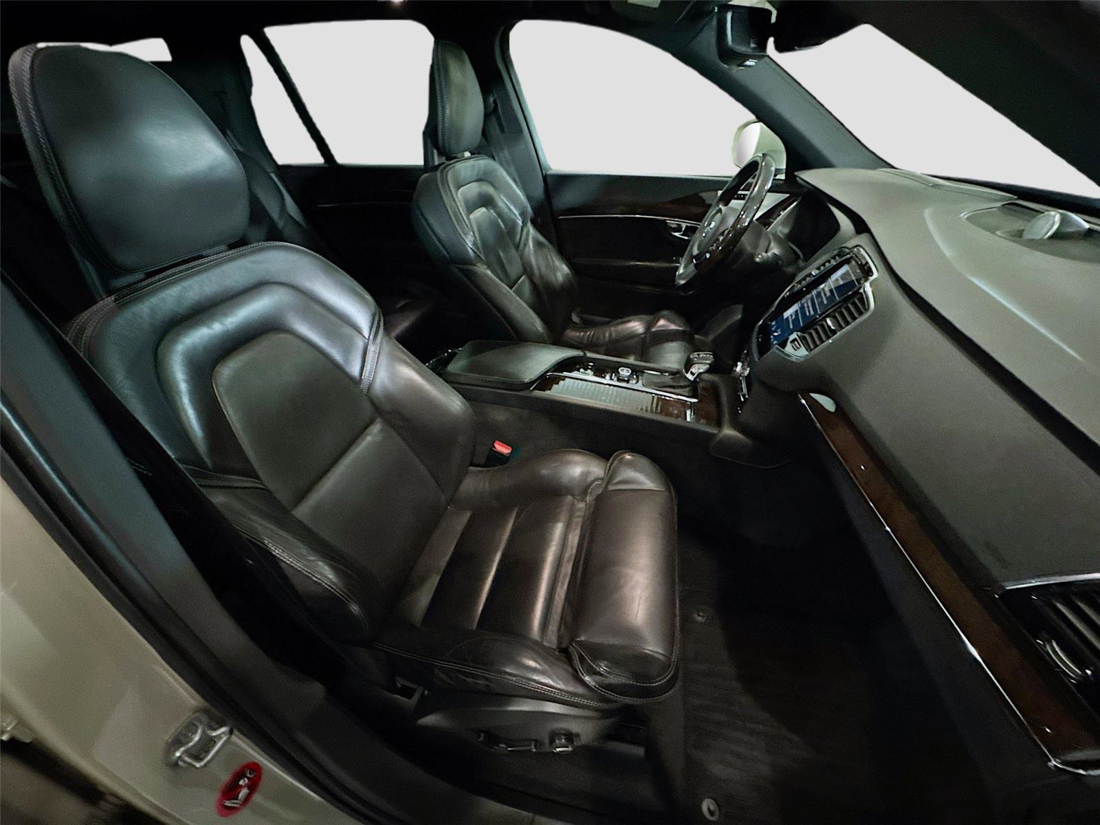 Used 2017 Volvo XC90 T6 Momentum w/ Vision Package image 23