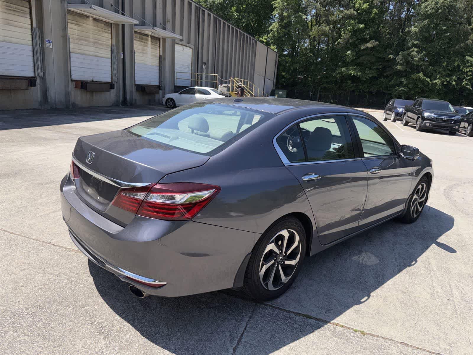 Used 2017 Honda Accord EX-L image 9