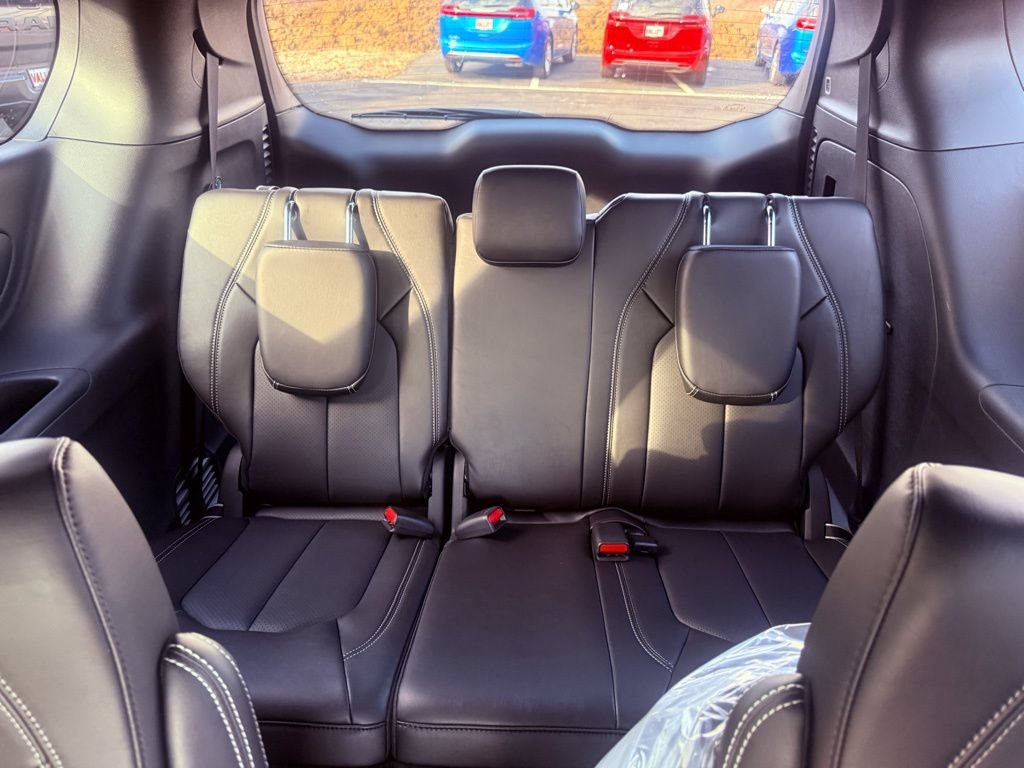 New 2026 Chrysler Pacifica Select FWD image 45