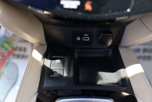 Used 2018 Nissan Rogue SL w/ Premium Package AWD/4WD image 27