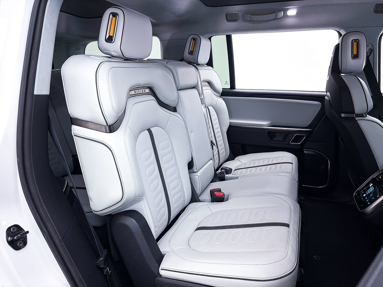 Used 2024 Rivian R1S Adventure AWD/4WD image 36