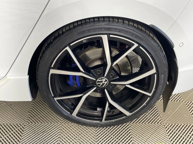 Used 2024 Volkswagen Golf R AWD/4WD image 20