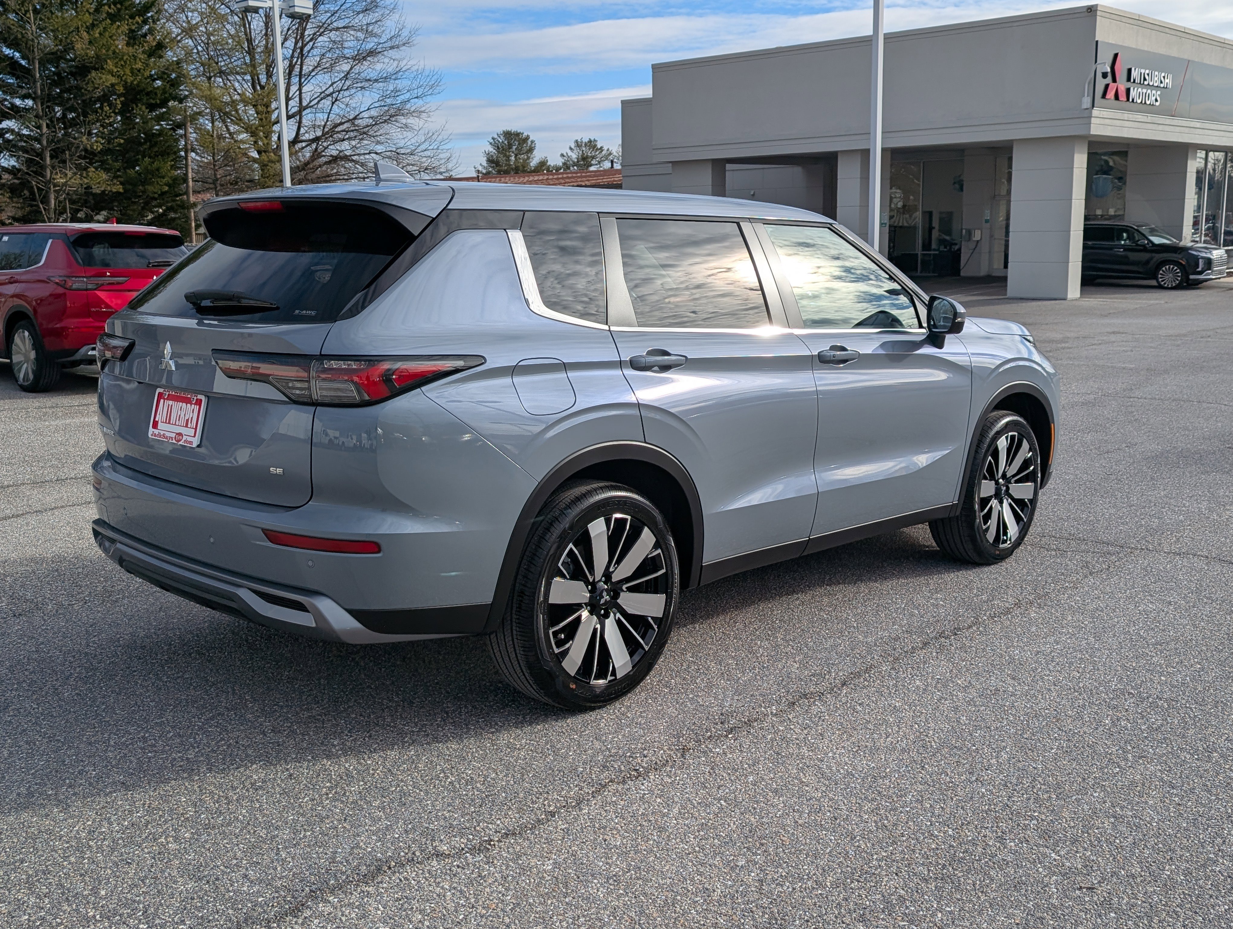 New 2026 Mitsubishi Outlander SE image 3