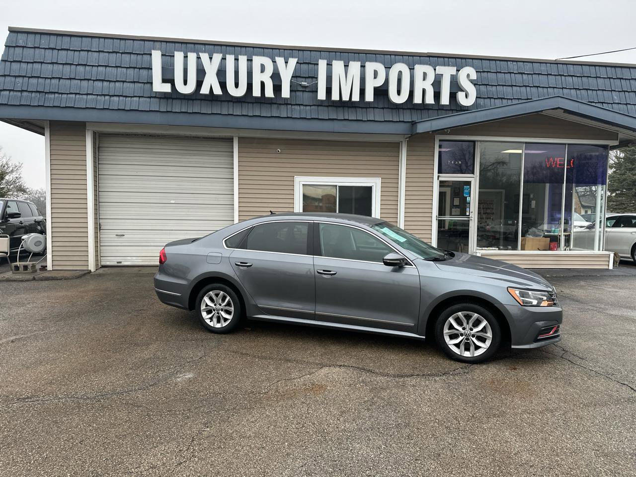 Used 2017 Volkswagen Passat 1.8T S image 3